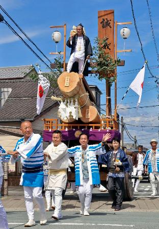 伊勢で伝統のお木曳始まる 33年の神宮式年遷宮に向け | 高知新聞