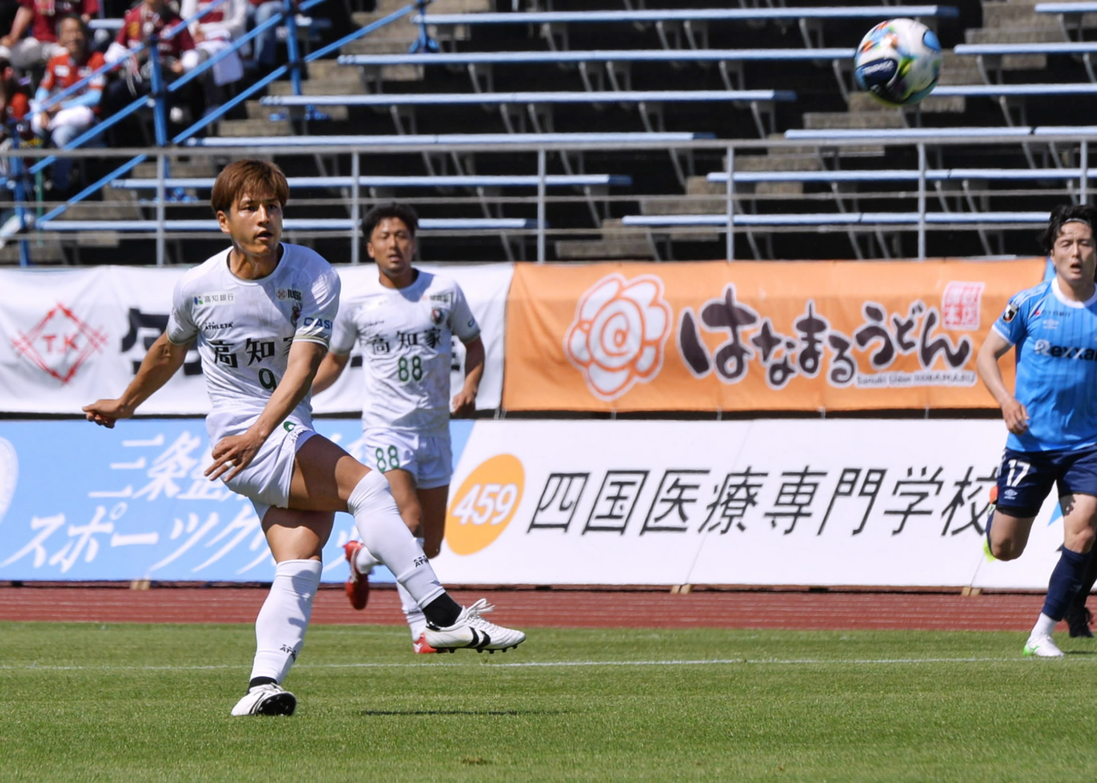 新谷超ロングの先制弾！「土讃戦」3発完勝で高知ユナイテッド2位浮上