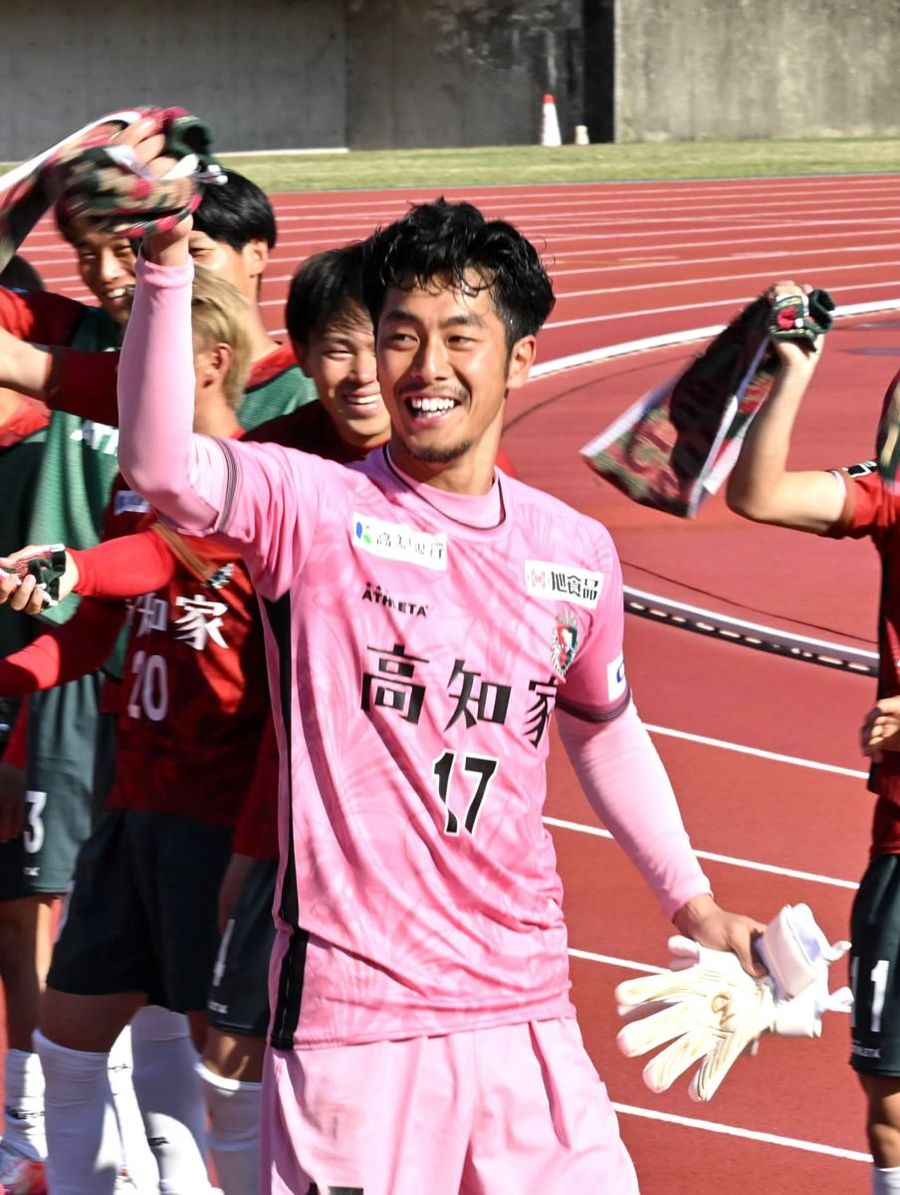 １７年ぶりに開催されるＪリーグオールスターに選ばれた高知ＵのＧＫ猪瀬康介選手（４月５日、春野陸上競技場）