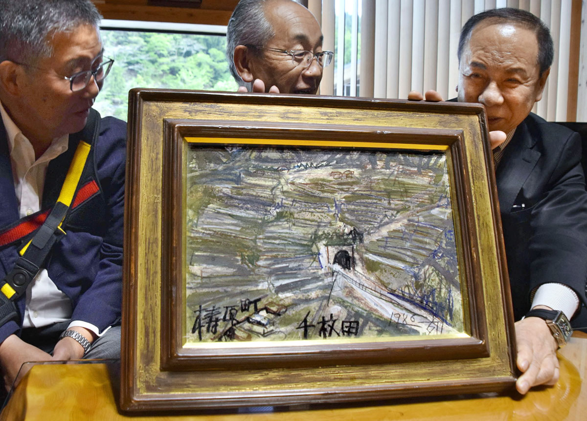司馬遼太郎作品の挿絵画家・須田剋太が神在居の棚田描いた絵画 高知県