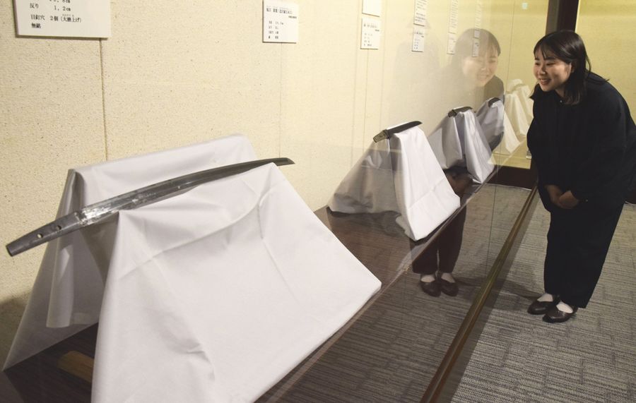 北川家に伝わる刀など27点が並ぶ企画展(北川村の中岡慎太郎館)