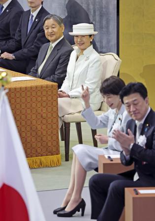 天皇お言葉なしに疑問の声 昭和式典「総合的に勘案」 | 高知新聞