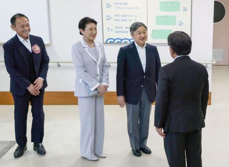 両陛下、西日本豪雨被災者と懇談 全国植樹祭で愛媛訪問 | 高知新聞