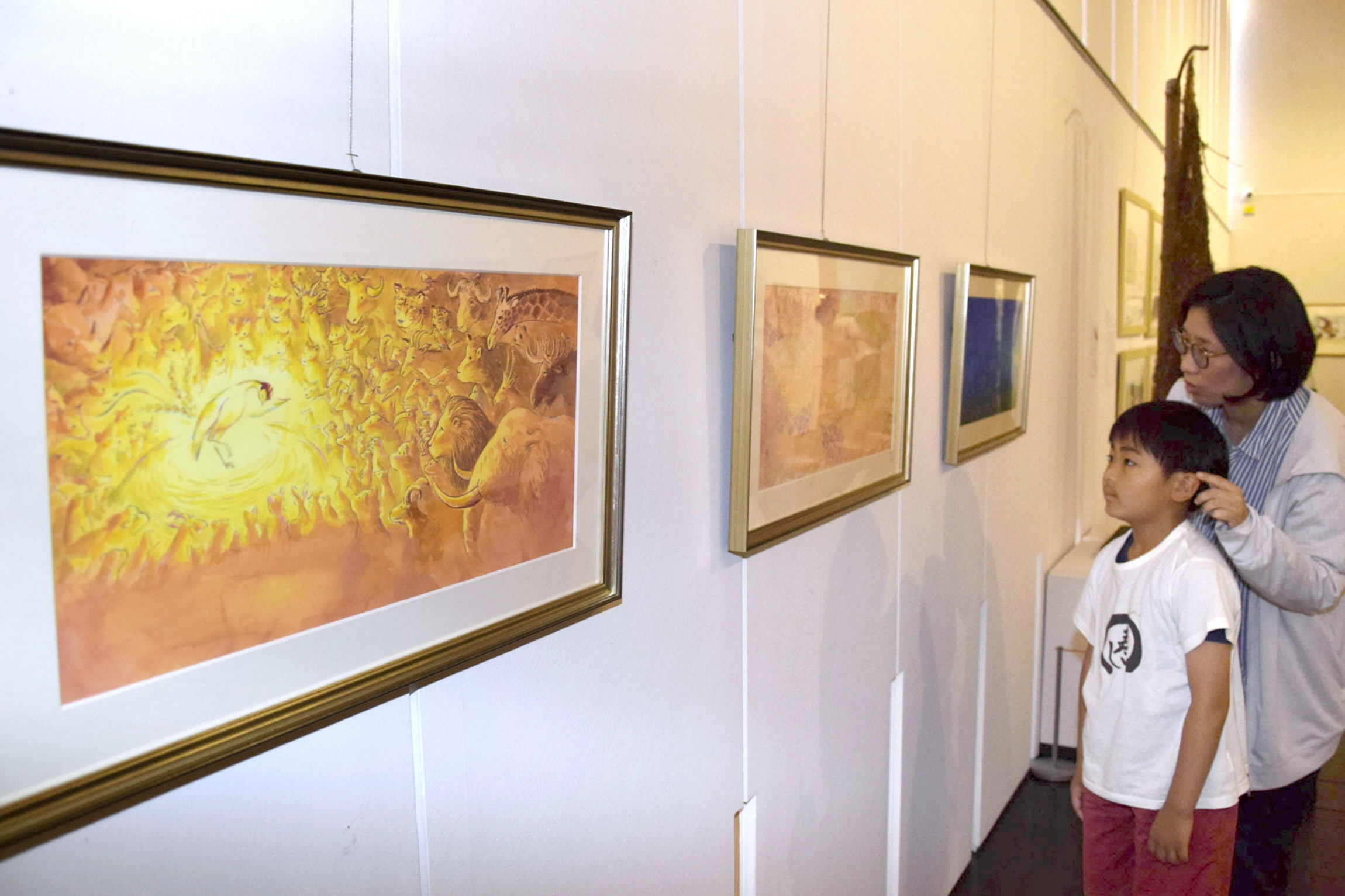 せんろはつづく」シリーズの絵本作家兼「鳥の巣研究家」鈴木まもるさん