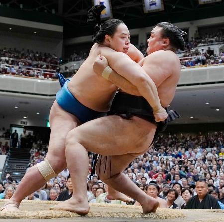 39代木村庄之助が差し違え 立行司に昇進後は初めて | 高知新聞