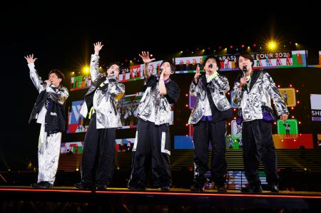 嵐・大野さん、涙こらえ切れず 「僕たちはそれぞれの道歩む」 | 高知新聞