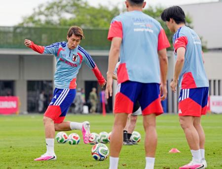 日本代表、一部を非公開で調整 W杯、遠藤は全体練習不参加 | 高知新聞