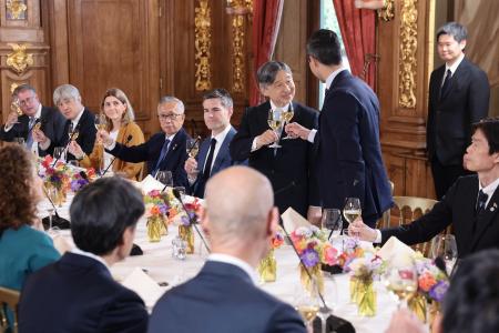 天皇陛下、オランダ首相らと昼食 国王の母校ライデン大にも足運ぶ