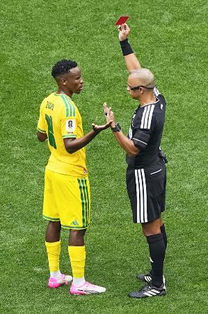 レッドカード早くも前回大会超え W杯1次リーグで6枚 | 高知新聞