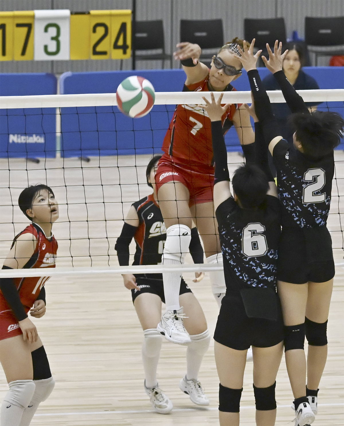 バレーボール・中央女子9年ぶり優勝！ 四国高校選手権 | 高知新聞