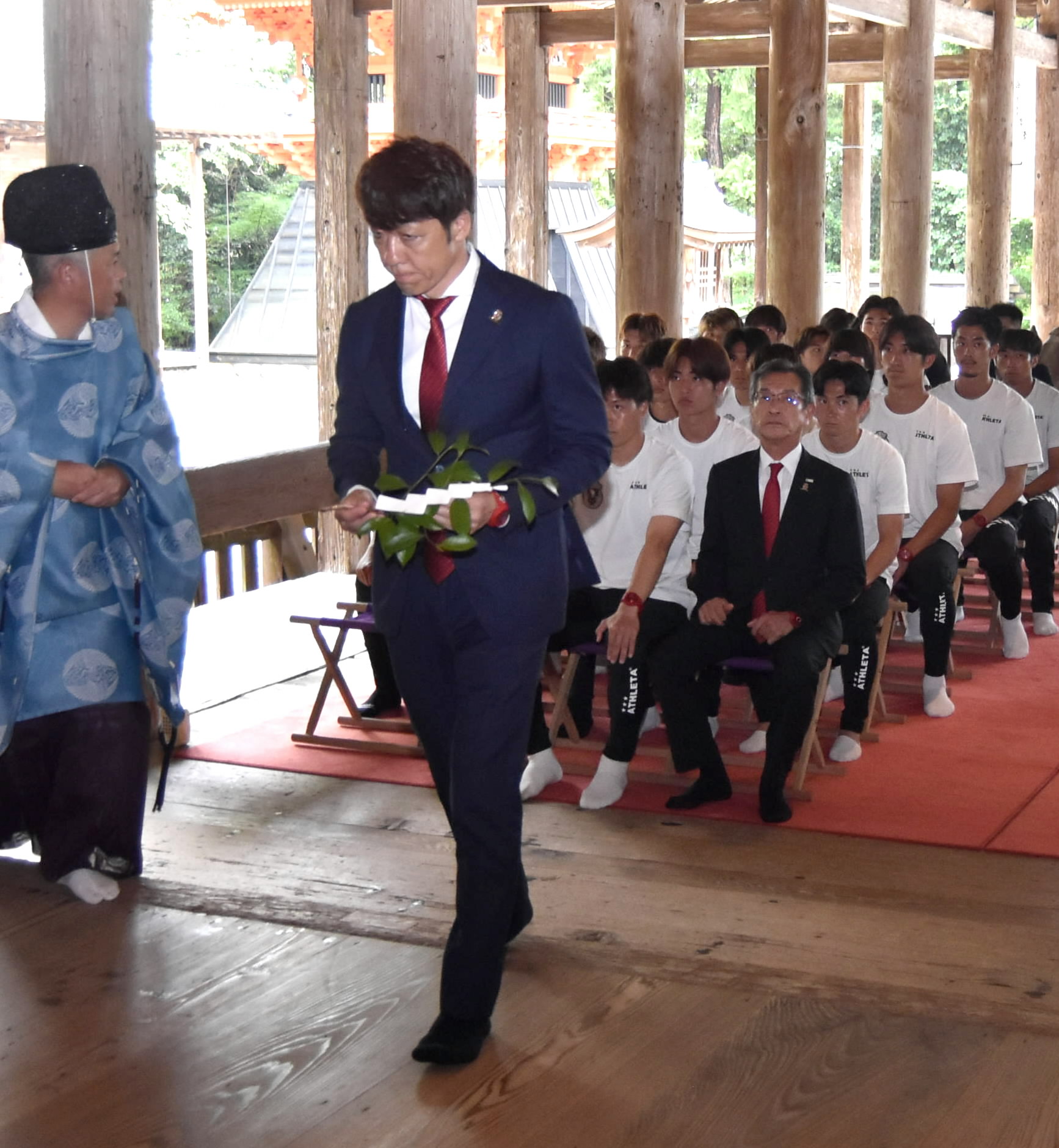 開幕前に高知ユナイテッドが必勝祈願 下平隆宏・新監督「J2昇格