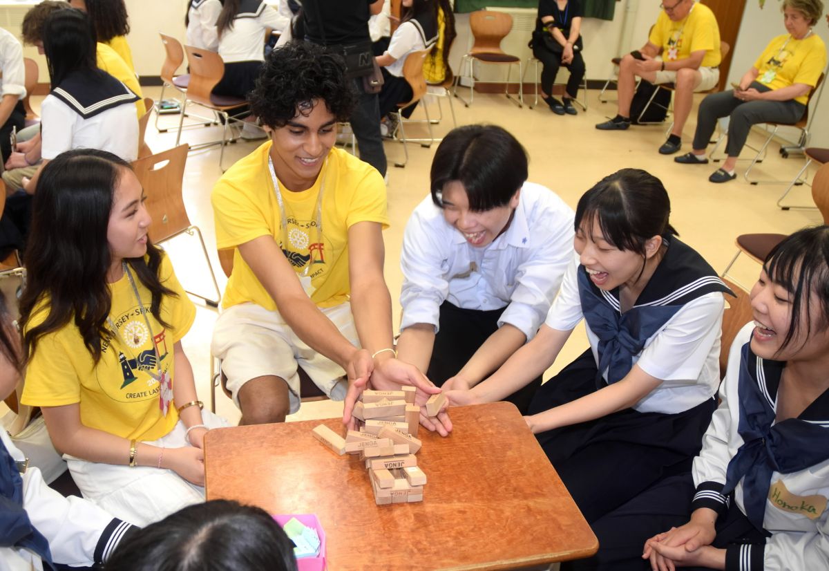 高知商業高生が米国の留学生と交流 英語でよさこいや仁淀川の魅力を