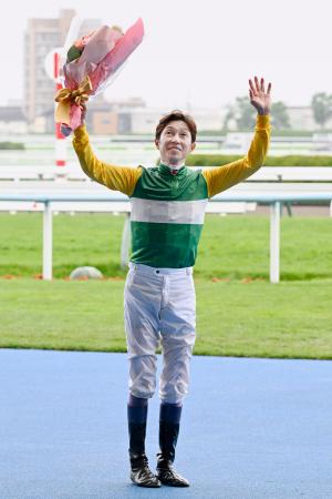 武豊が「通算5000勝」 デビュー40年目で到達 | 高知新聞