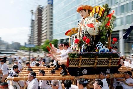 博多祇園山笠、力強く天神駆ける 全7基、15日が最終日 | 高知新聞