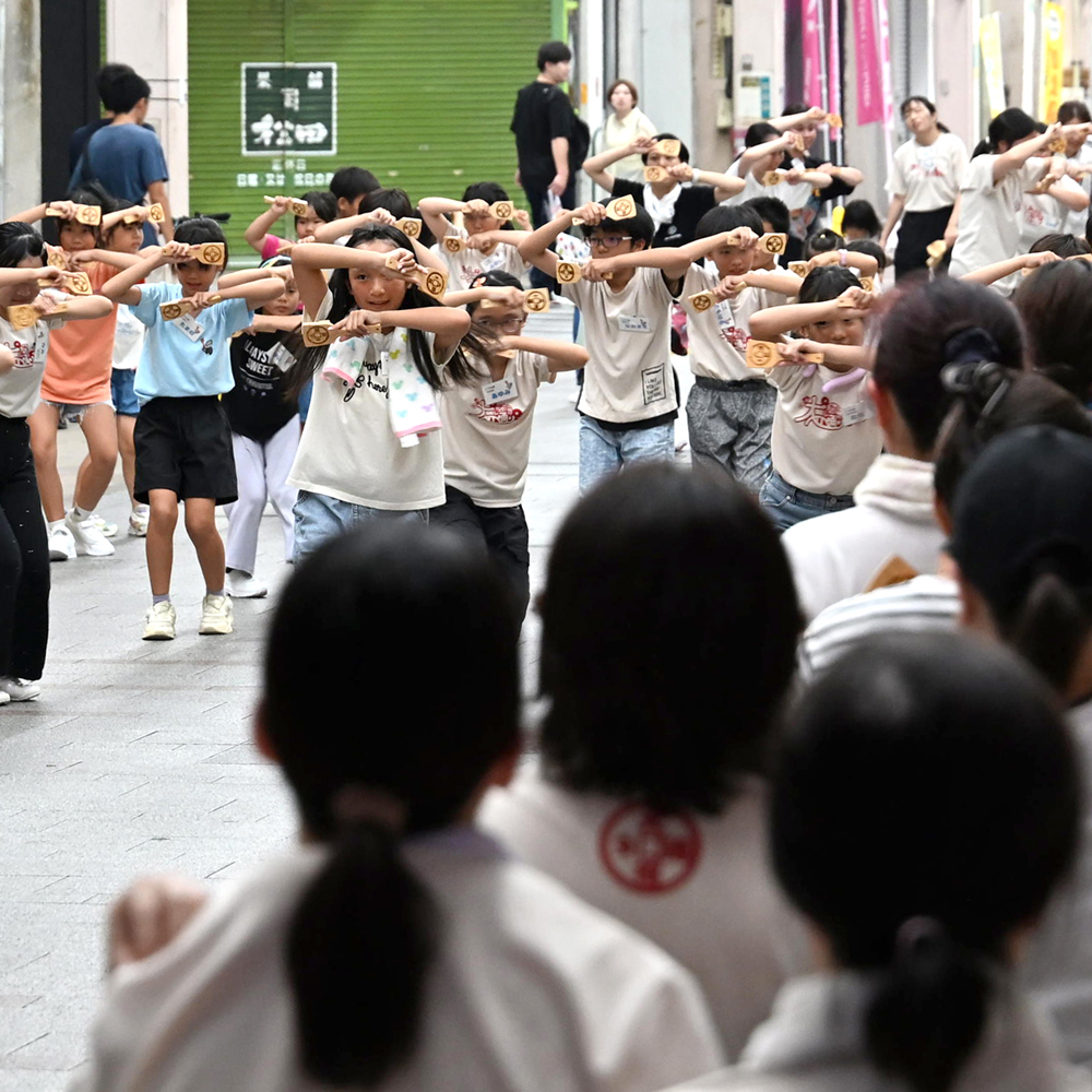 知らない人たちの写真 7/24更新】なにげない高知の日常 写真特集｢高知百景｣ 鳴子の音を頼りに