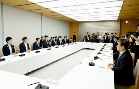 有識者会議 政府、外国人受け入れ規制議論へ 有識者会議新設、今年度中に方針