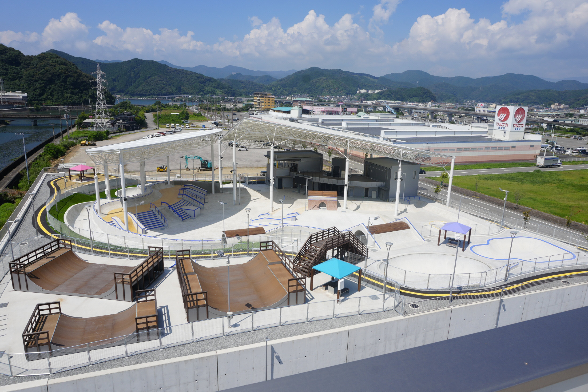 毎日滑りたいくらい楽しい」 高知県須崎市に中四国最大級スケボー場