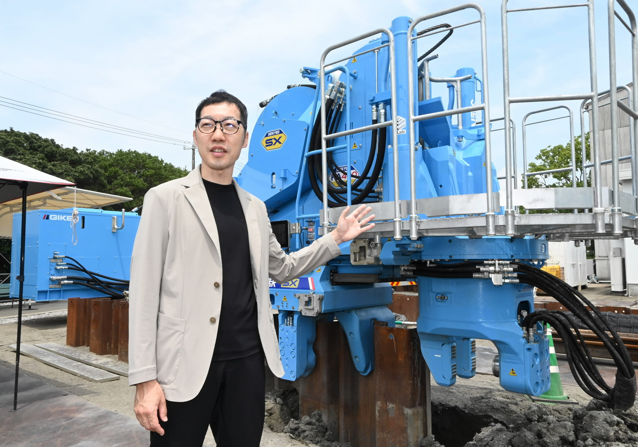 ボーリング調査不要に！？ 圧入と同時に地盤可視化 高精度で硬さ推定