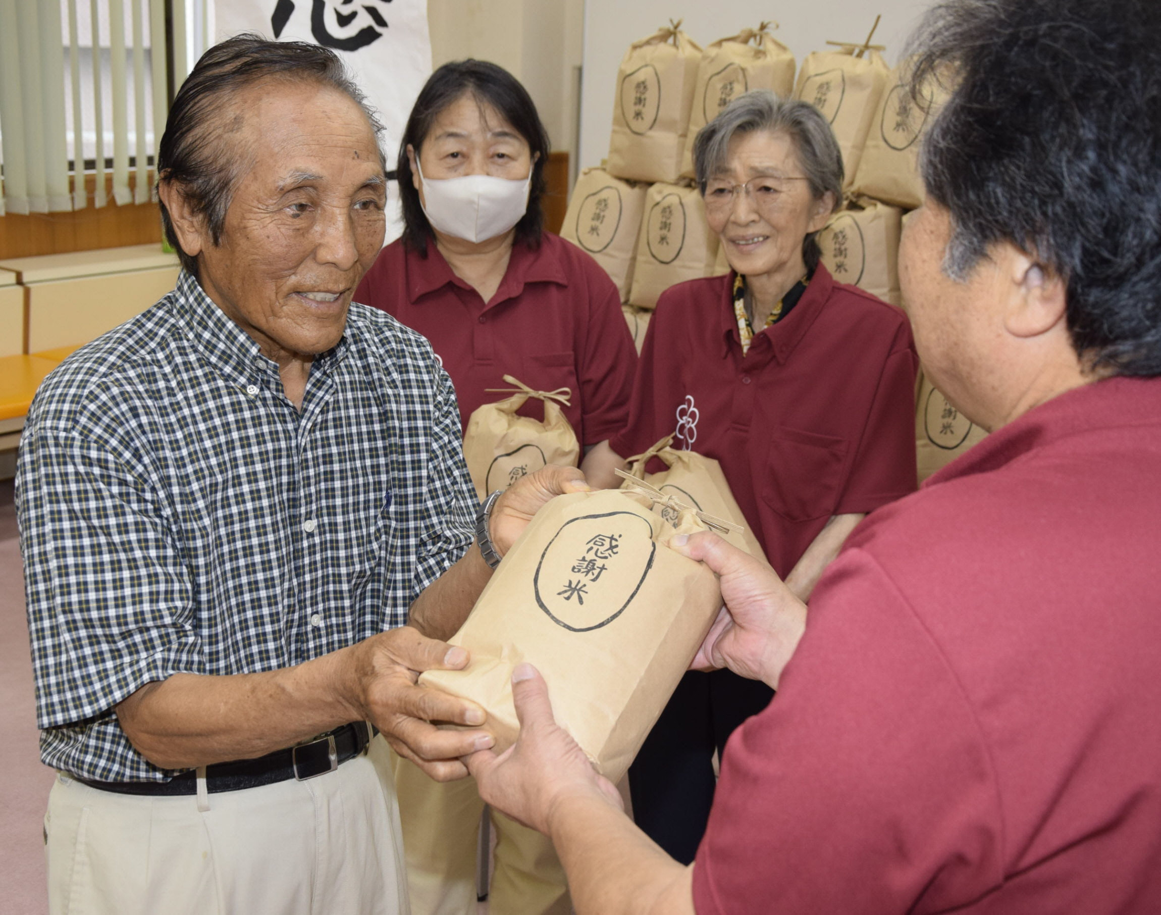 山田堰井筋土地改良区 物部住民に感謝米贈呈 高知県香美市 | 高知新聞