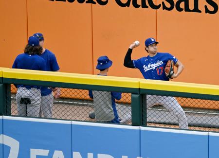 大谷がブルペンで投球練習 変化球を交えて17球 | 高知新聞