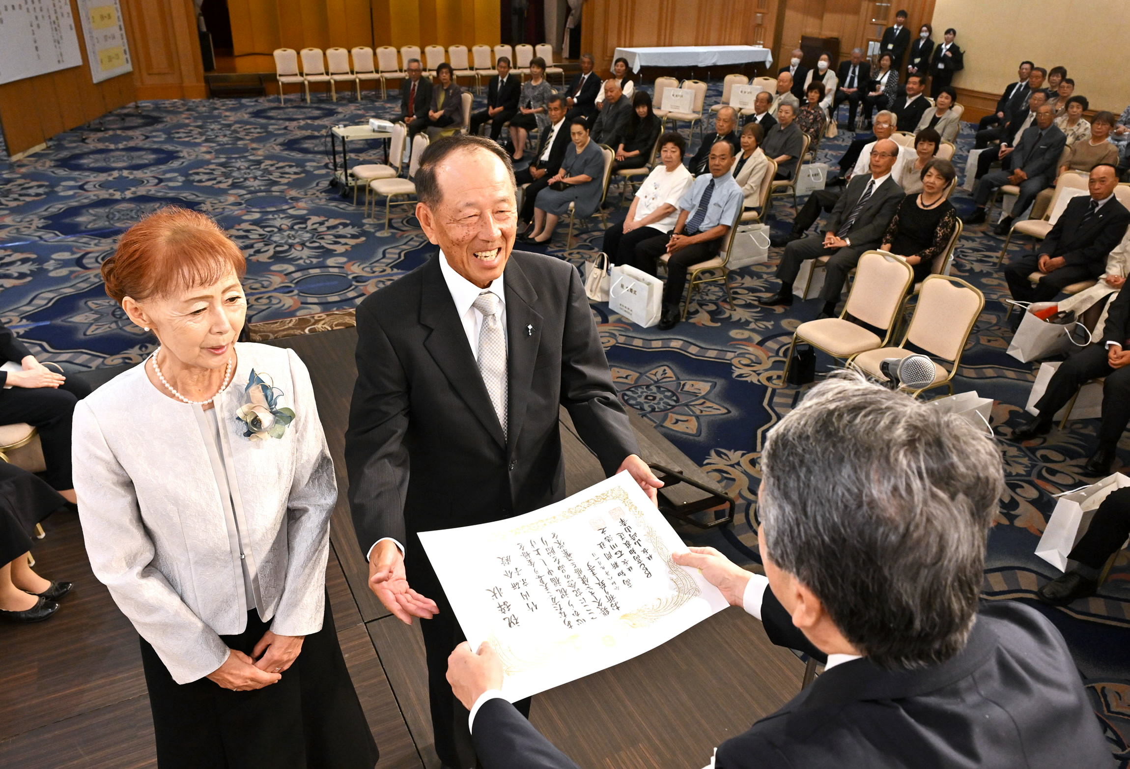 寄り添って、共に歩んで半世紀 高知県内「金婚式」5会場に240組