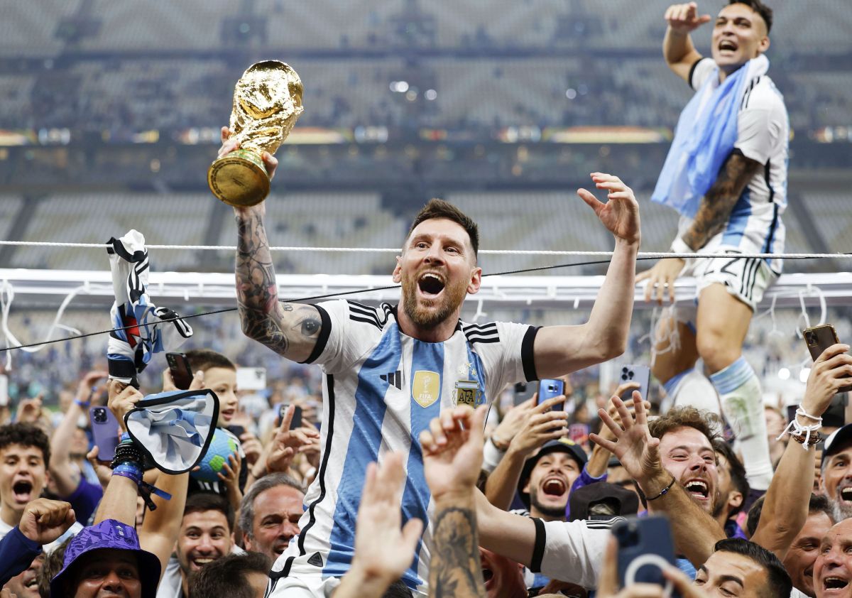 サッカーのメッシ選手 アルゼンチン代表引退を発表 | 高知新聞