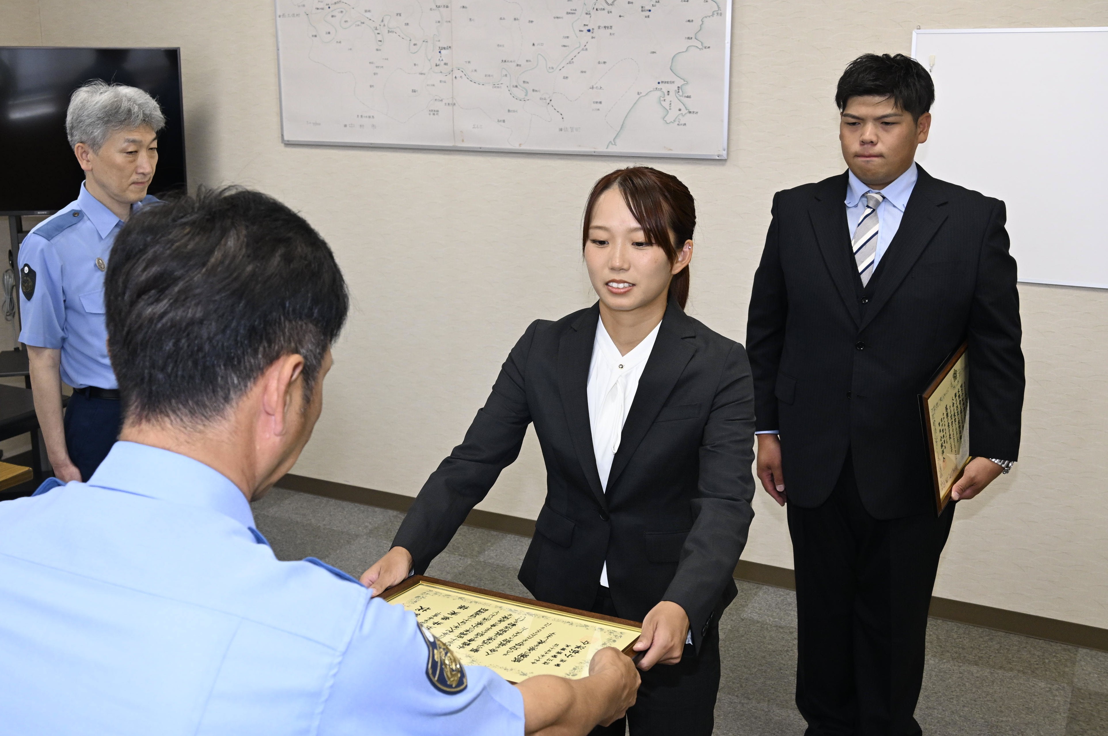 助けなきゃ、という気持ち」沖に流された子ども4人をSUPで救助