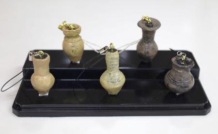 精巧な弥生土器ガチャが人気呼ぶ 唐古・鍵遺跡、学芸員の手製 | 高知新聞