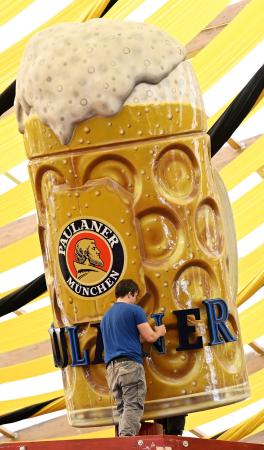 ドイツ伝統のビール祭り開幕 価格上昇「不相応に高い」 | 高知新聞
