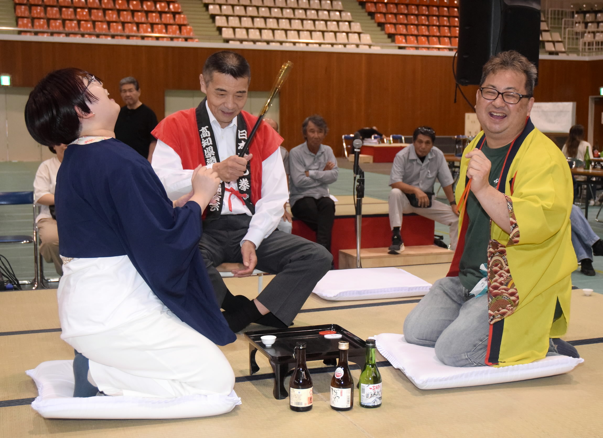 伝統のお座敷遊び「箸拳」大会 222人熱戦 赤ら顔で「いらっしゃい