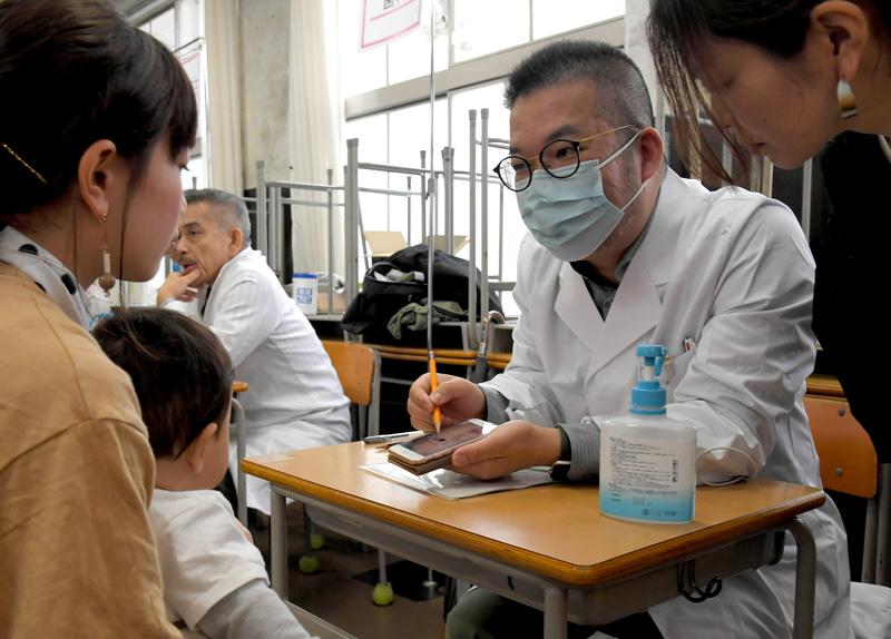 赤ちゃん会 眼科相談初めて実施 高知新聞