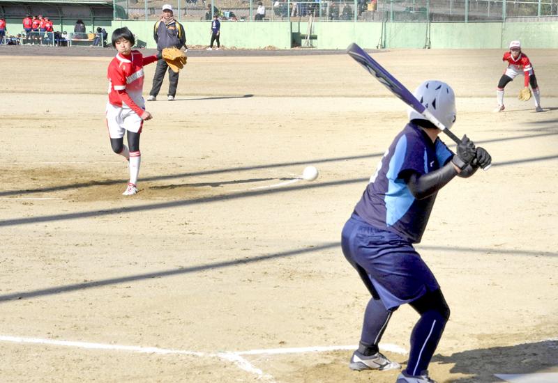 高校女子ソフトボール 高知に県内外４０チーム集結 交流戦で技磨く 高知新聞
