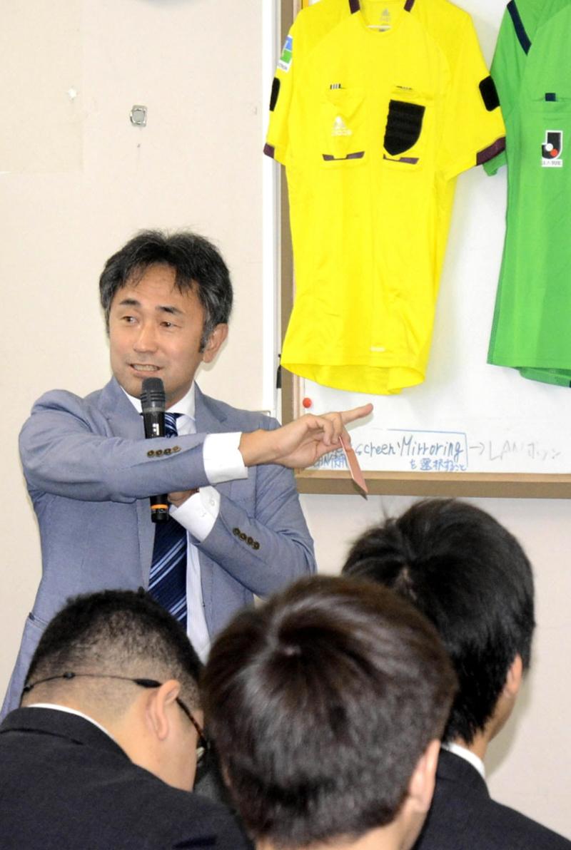 夢実現へ準備を 大方高校で元サッカー審判の名木さんが講演 高知新聞