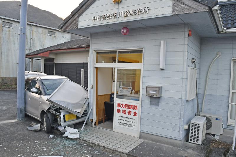 四万十市駐在所に８４歳運転の車突っ込む アクセル踏み間違え 高知新聞