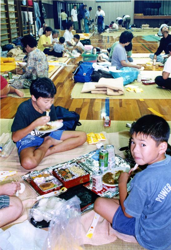 コロナ下の災害で避難所は 高知県内自治体が ３密 に危機感 高知新聞