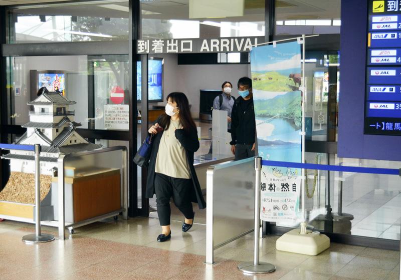 高知空港で徐々に活気 羽田 名古屋 伊丹便が一部再開 高知新聞