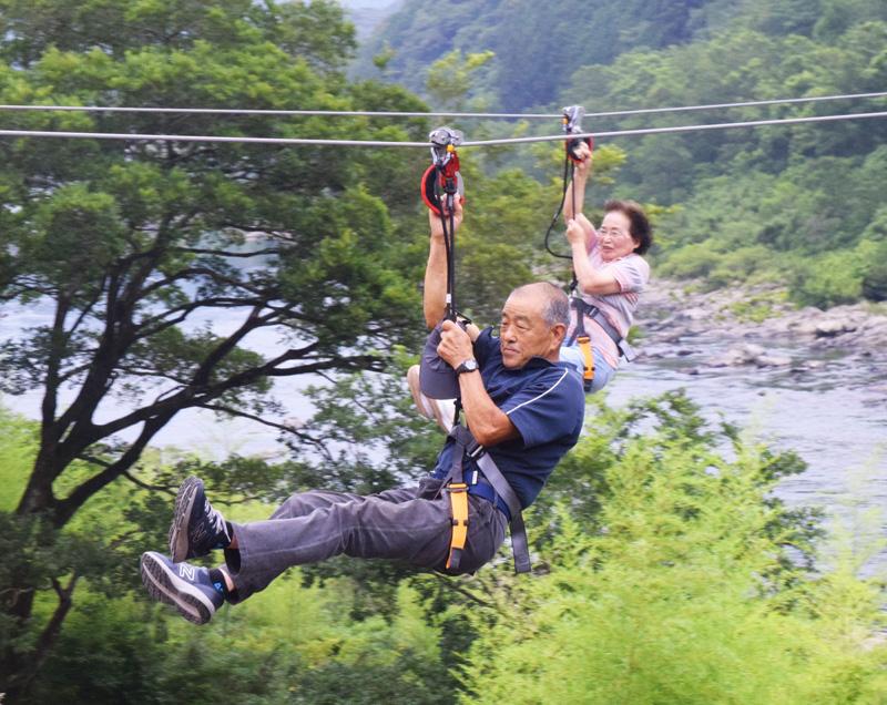 四万十川ジップライン開業 地元の３代渡り初め 四万十町 高知新聞