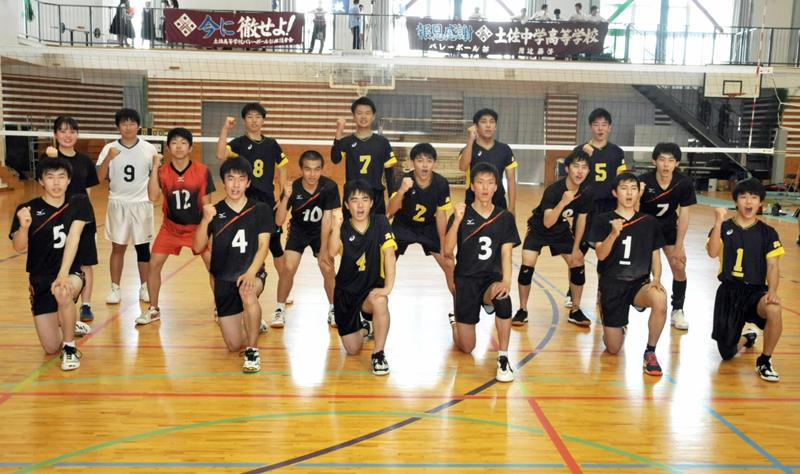 高校男子バレーボール 土佐 学芸が引退戦 ライバル校と熱く 高知新聞