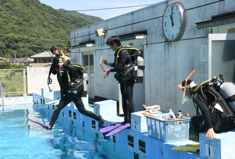 海洋高で全国潜水コン 来夏 高校生ら技術競う 土佐市 生徒ら出場へ奮闘中 高知新聞 海洋高で全国潜水コン 来夏 高校生ら技術競う 土佐市 生徒ら出場へ奮闘中 高知新聞