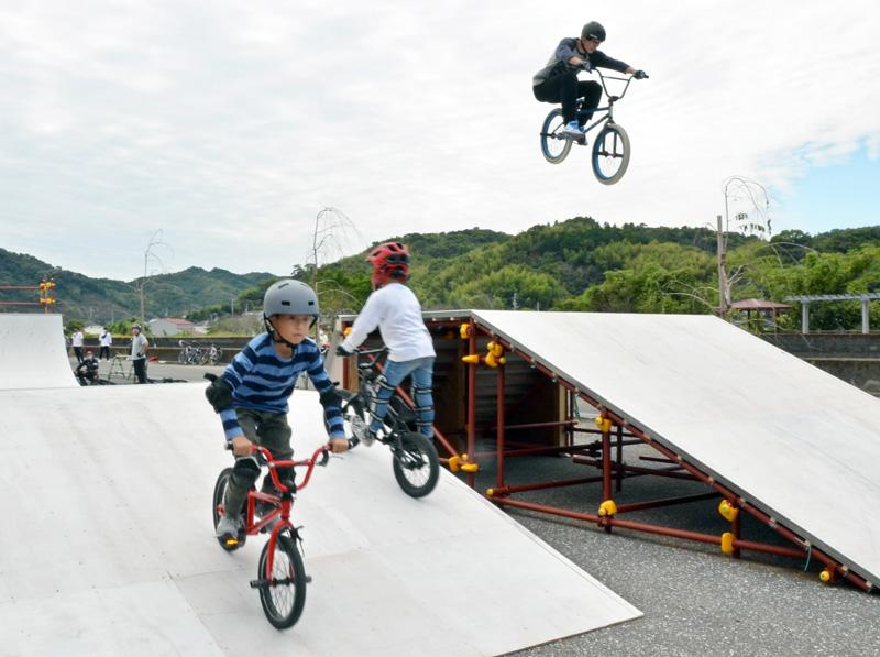 高知市に自転車ｂｍｘの本格練習場が完成 無料貸出も 高知新聞