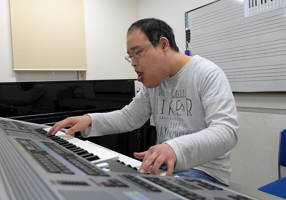 動画 知的障害のエレクトーン奏者 武市光平さん 高知市 音楽の楽しさ届けたい 高知新聞