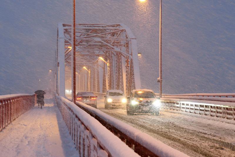 動画 四万十市 雪ですっぽり 写真 高知新聞