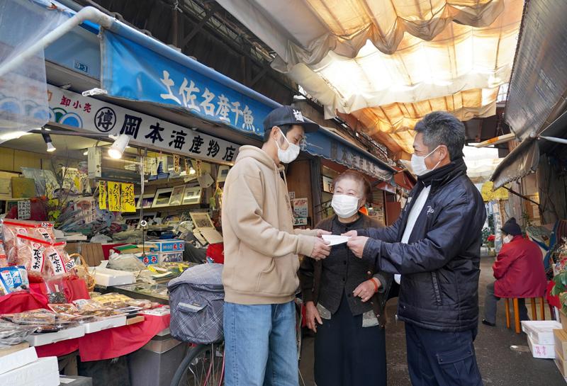 高知市の 魚の棚商店街 が事業組合設立 活況復活へ知恵出し 高知新聞