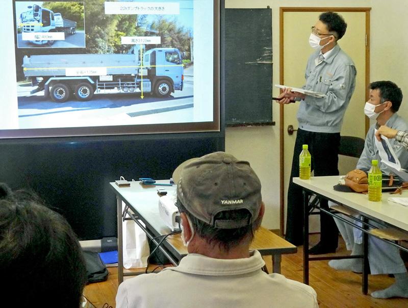 高知市鏡の鉱山 搬出ダンプに住民反発 安全確保を疑問視 高知新聞