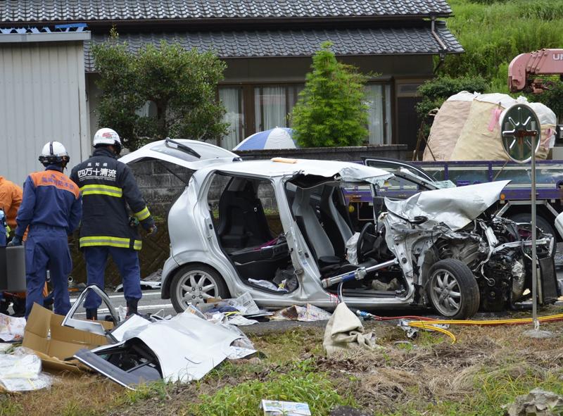 トラックと衝突 軽四の男性重体 高知 四万十町 高知新聞