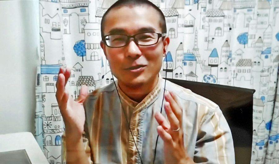 「自分が生まれ育ったまちが舞台になるのはうれしい」と話す浜田高行さん（東京都小金井市の自宅）