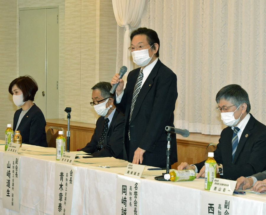 「2021よさこい鳴子踊り特別演舞」の開催を決めたよさこい祭振興会の総会(高知市本町1丁目の高知商工会館)