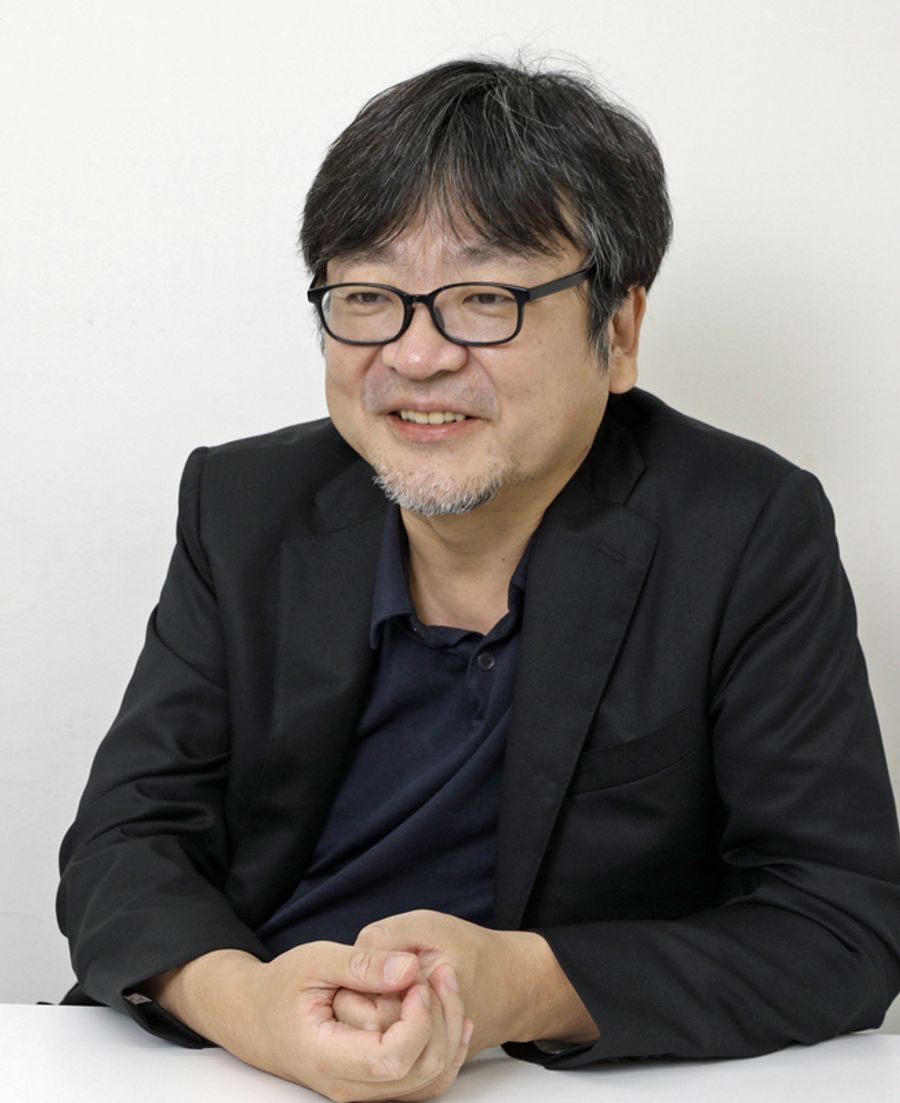 「20代のころ、司馬遼太郎の『竜馬がゆく』を読んでからずっと高知はあこがれだった」と話す細田守監督(都内、スタジオ地図提供)
