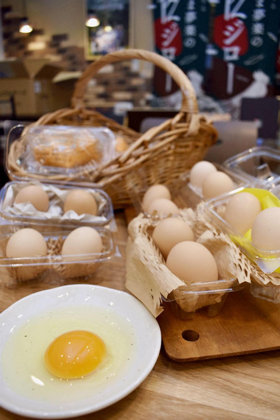 高知県内の土佐ジロー生産者の卵食べ比べセット(安芸市久世町の「畑山ジローの店」)