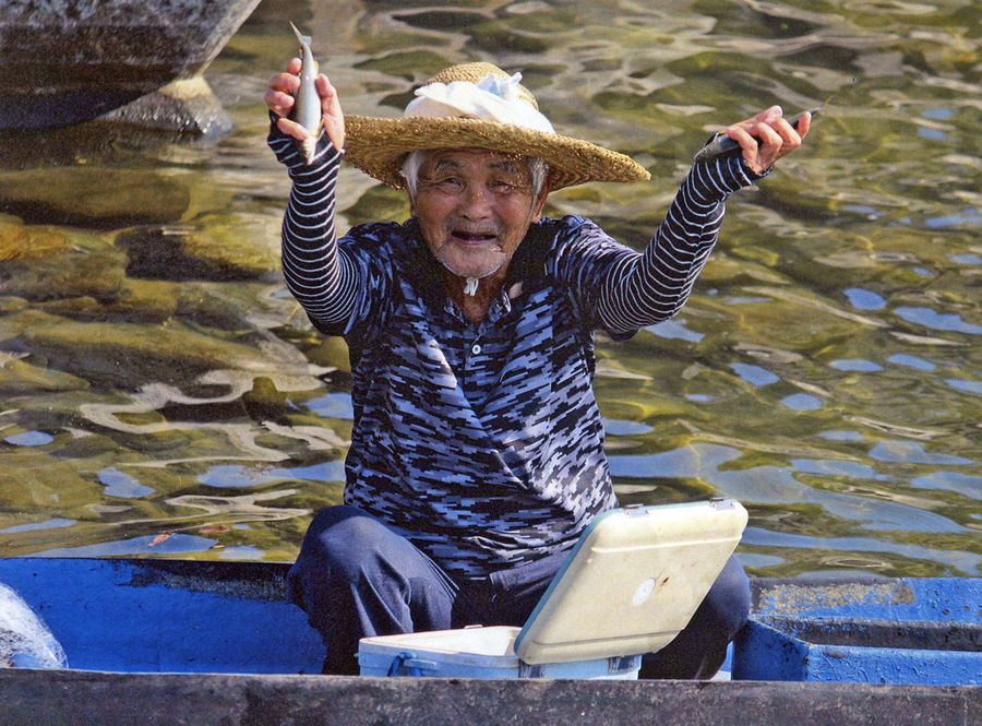 「取れたらうれしゅうて。くせになる」と笑う寺村幸雄さん（香南市野市町深渕）